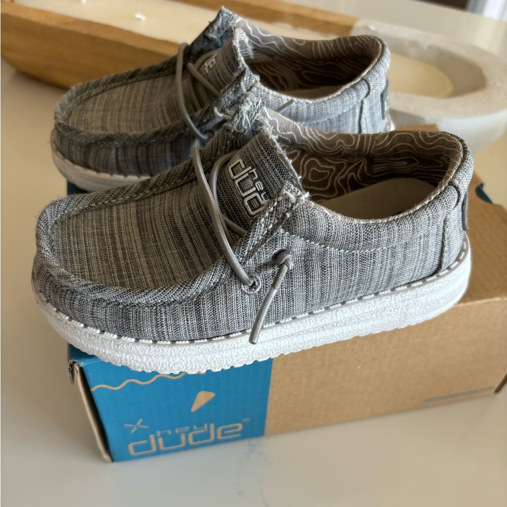 Hey Dude Toddler size 8 boy shoes